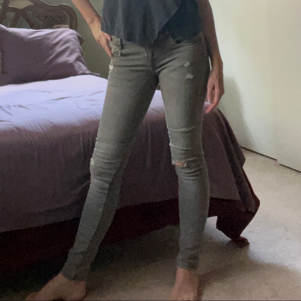 ♦️ But 2 get 1 FREE Zara Trafaluc distressed jeggings Light grey wash size 4